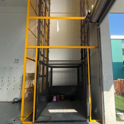 庐山导轨式升降机助力物流园破解运输难题